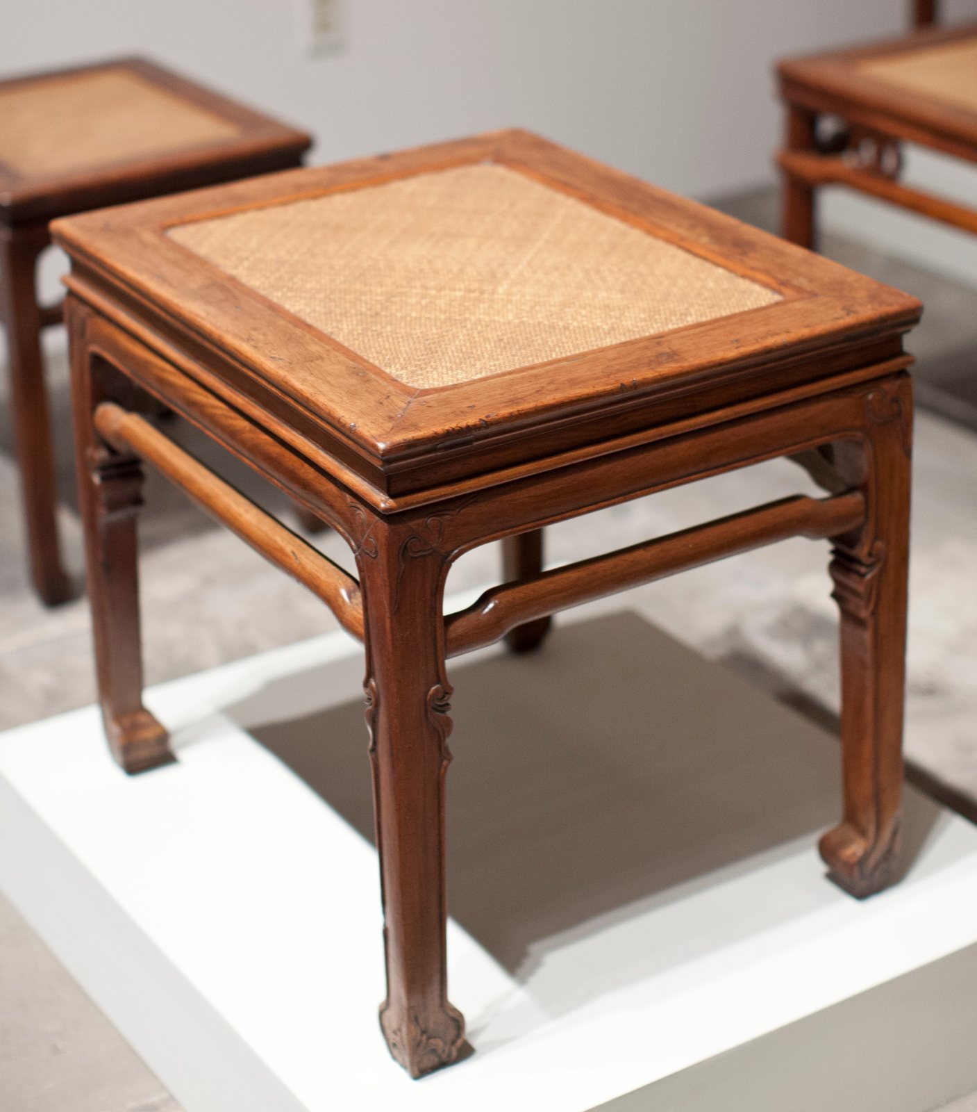 Stools & square tables